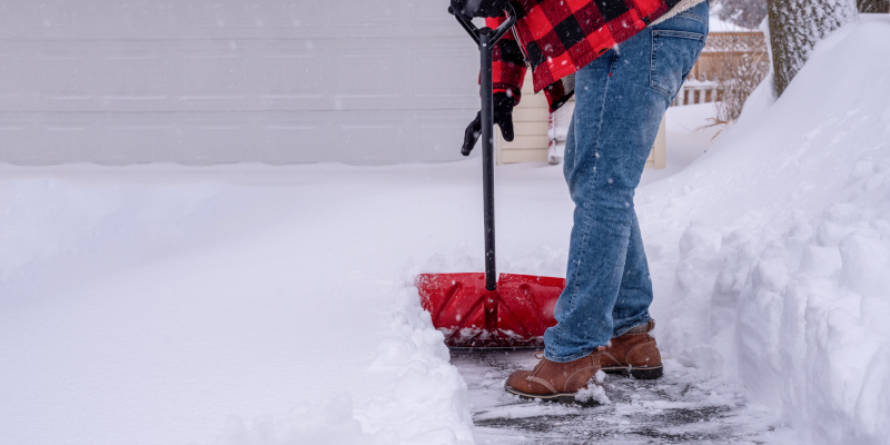 3 Signs You Should Hire Professional Snow Shoveling Services
